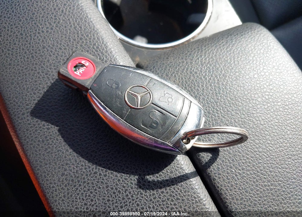 2009 MERCEDES-BENZ C 300 LUXURY/SPORT VIN: WDDGF54X09R042815