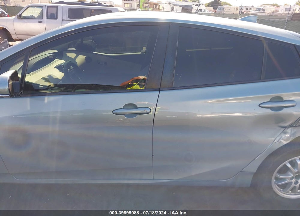 2016 TOYOTA PRIUS TWO ECO VIN: JTDKARFU0G3516338