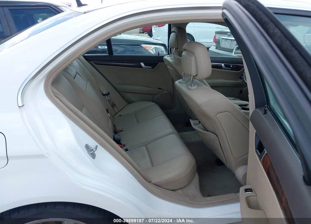 2014 MERCEDES-BENZ C 250 LUXURY/SPORT VIN: WDDGF4HB1EA957948