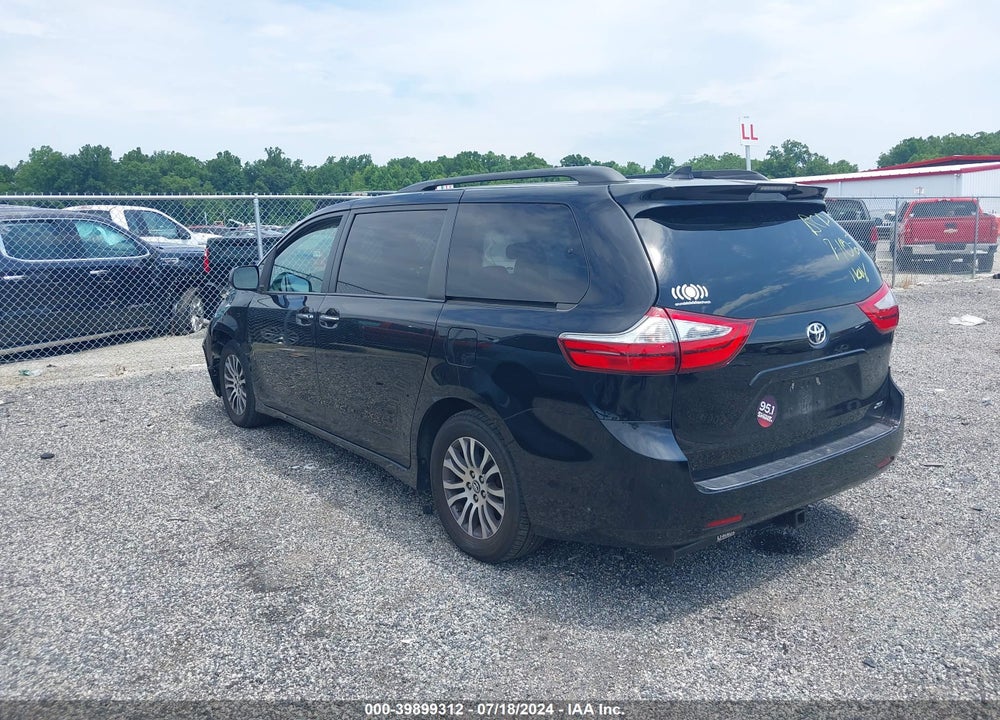 2018 TOYOTA SIENNA XLE 8 PASSENGER VIN: 5TDYZ3DC8JS908676
