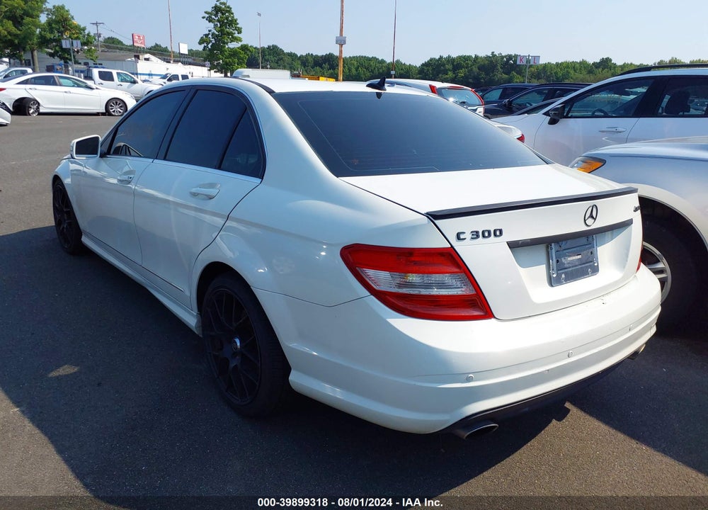 2011 MERCEDES-BENZ C 300 LUXURY 4MATIC/SPORT 4MATIC VIN: WDDGF8BB4BR135870