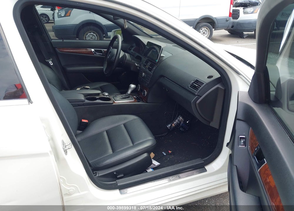 2011 MERCEDES-BENZ C 300 LUXURY 4MATIC/SPORT 4MATIC VIN: WDDGF8BB4BR135870