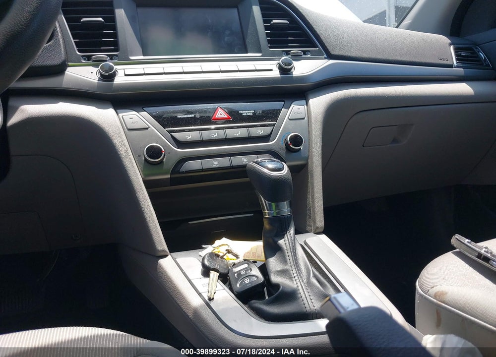 2017 HYUNDAI ELANTRA SE VIN: 5NPD84LF7HH022304