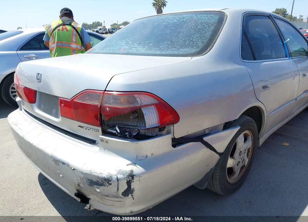 1998 HONDA ACCORD EX VIN: 1HGCG5650WA147562