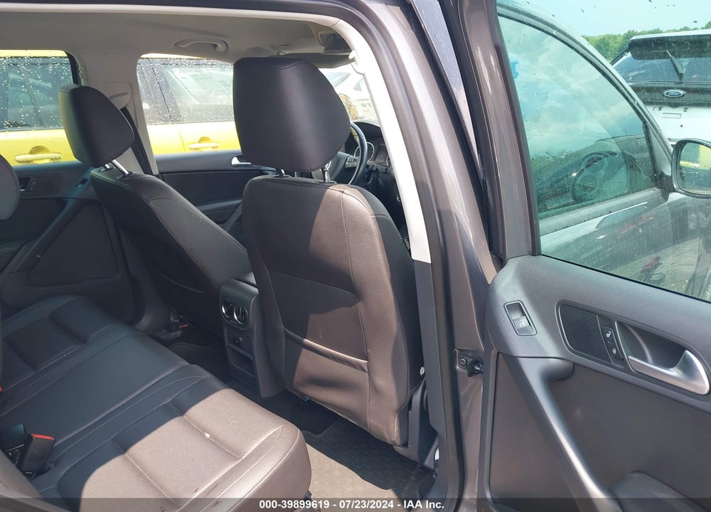 2015 VOLKSWAGEN TIGUAN SE VIN: WVGBV7AX6FW561450