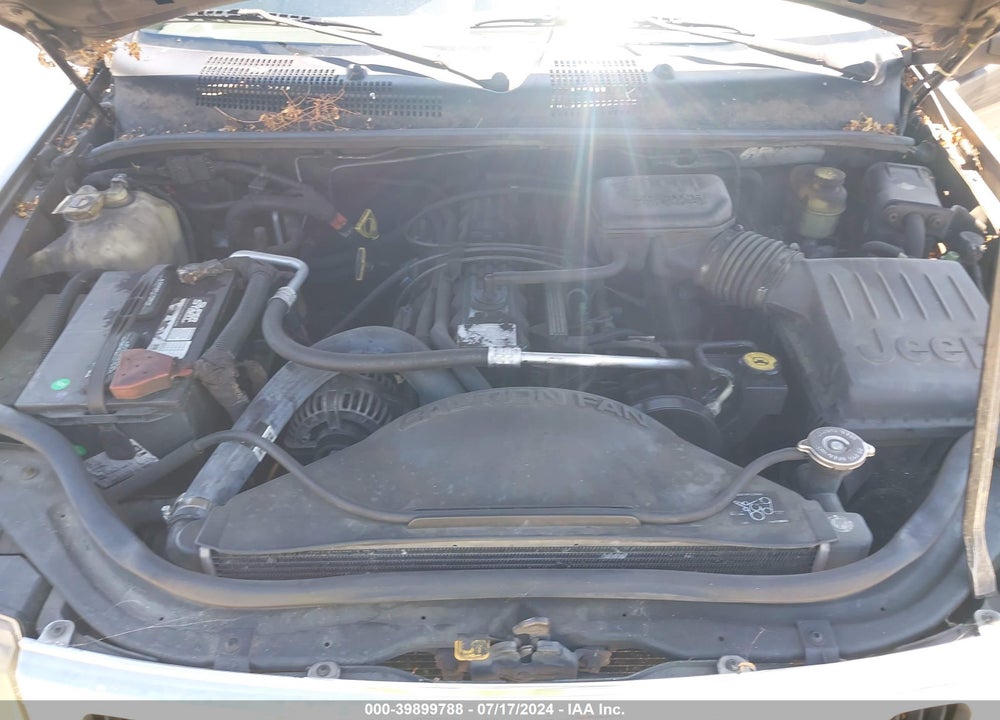 2000 JEEP GRAND CHEROKEE LAREDO VIN: 1J4G248S2YC261379