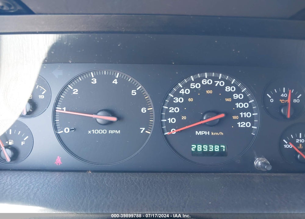 2000 JEEP GRAND CHEROKEE LAREDO VIN: 1J4G248S2YC261379