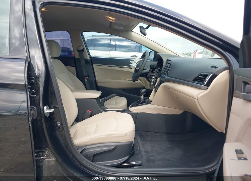 2017 HYUNDAI ELANTRA SE VIN: 5NPD74LF7HH129808
