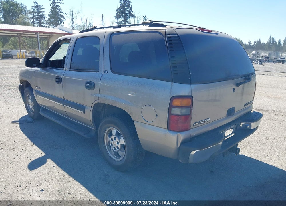 2001 CHEVROLET TAHOE LS VIN: 1GNEC13T11R174611