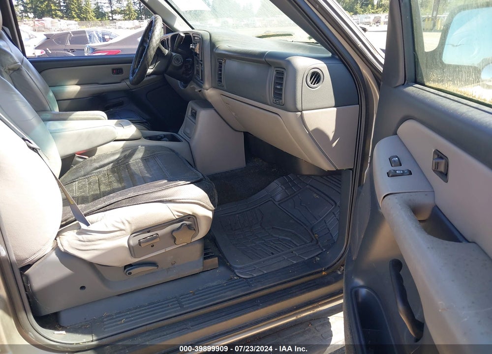 2001 CHEVROLET TAHOE LS VIN: 1GNEC13T11R174611