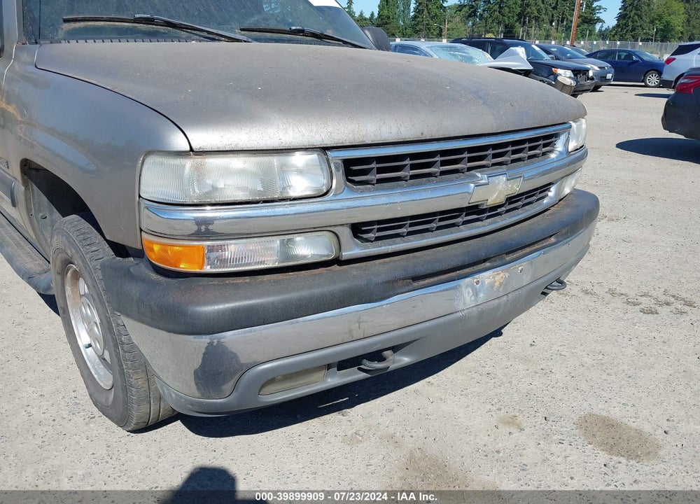 2001 CHEVROLET TAHOE LS VIN: 1GNEC13T11R174611