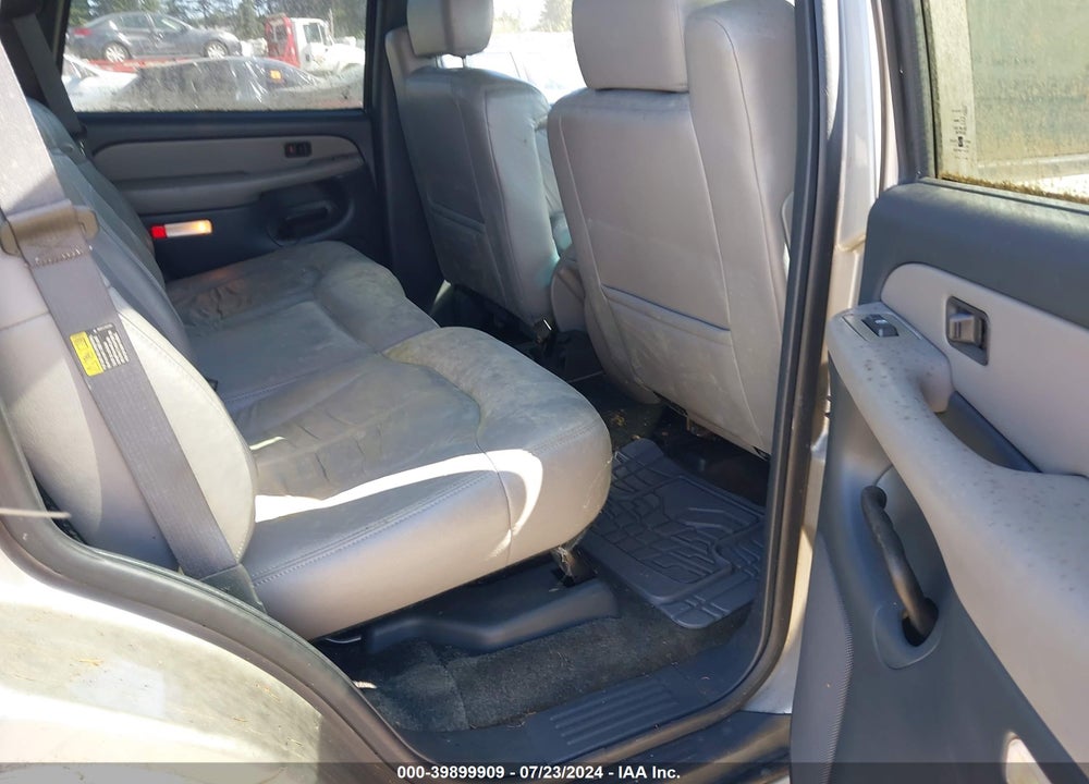 2001 CHEVROLET TAHOE LS VIN: 1GNEC13T11R174611