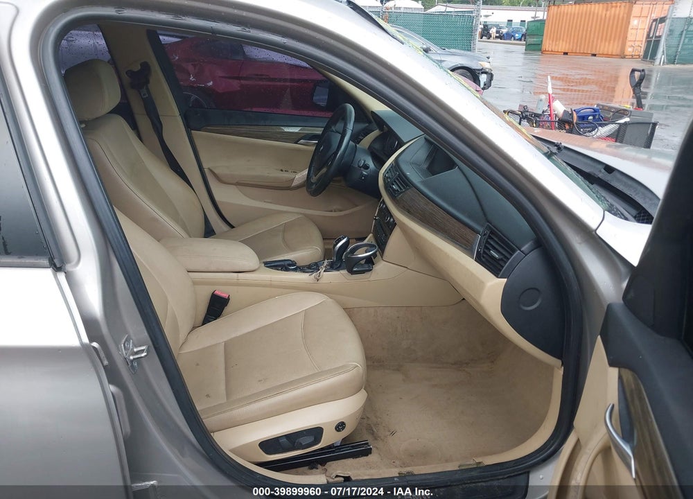 2015 BMW X1 XDRIVE28I VIN: WBAVL1C53FVY32239