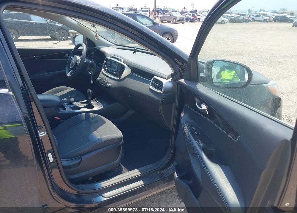 2016 KIA SORENTO 3.3L LX VIN: 5XYPGDA53GG175648