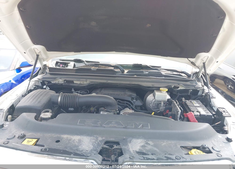 2019 RAM 1500 LAIE  4X4 5'7 BOX VIN: 1C6SRFJT2KN609923