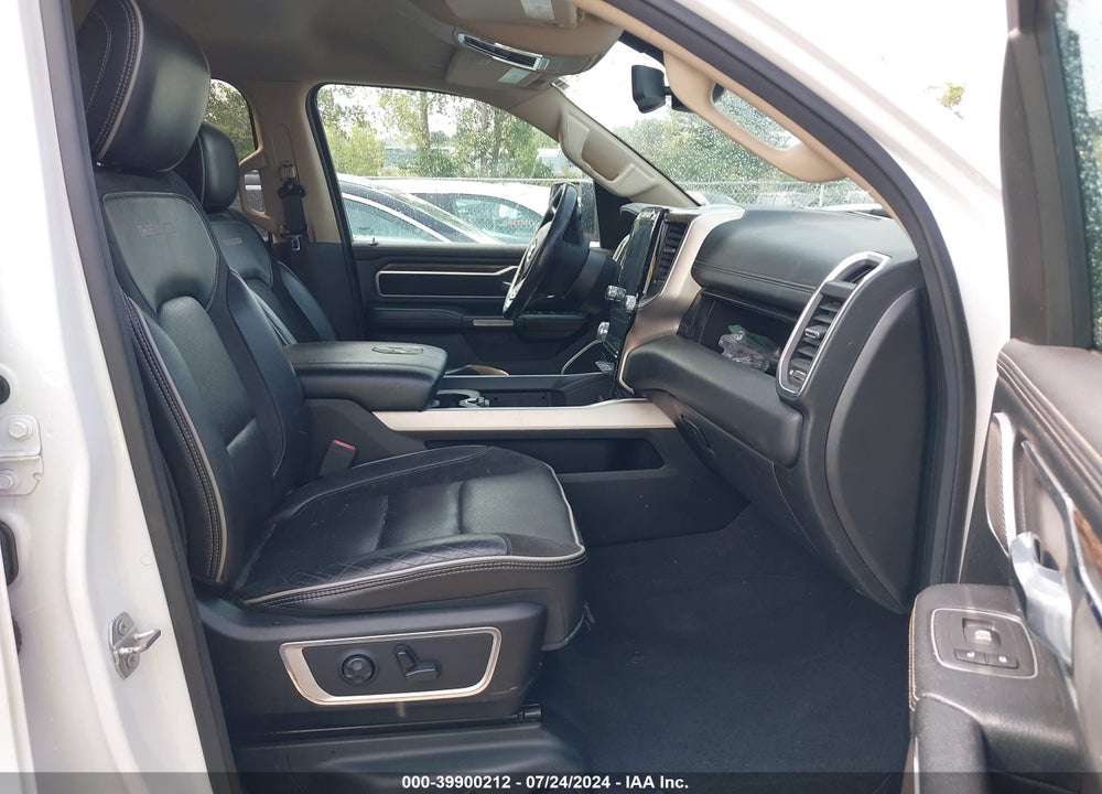 2019 RAM 1500 LAIE  4X4 5'7 BOX VIN: 1C6SRFJT2KN609923