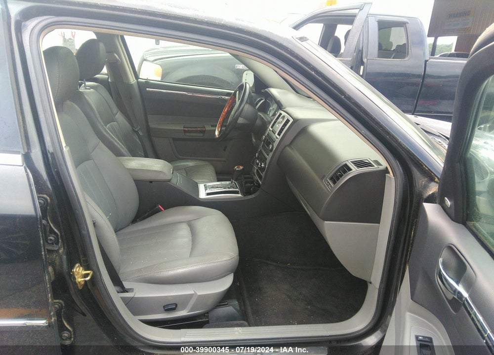 2005 CHRYSLER 300C VIN: 2C3JA63H35H651992
