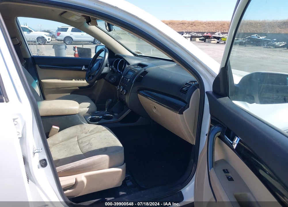 2013 KIA SORENTO LX VIN: 5XYKT3A65DG422933