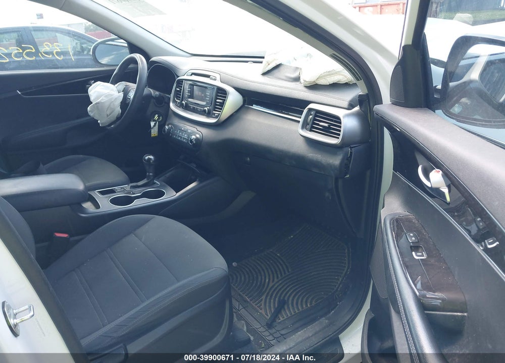 2017 KIA SORENTO 3.3L LX VIN: 5XYPGDA5XHG333842