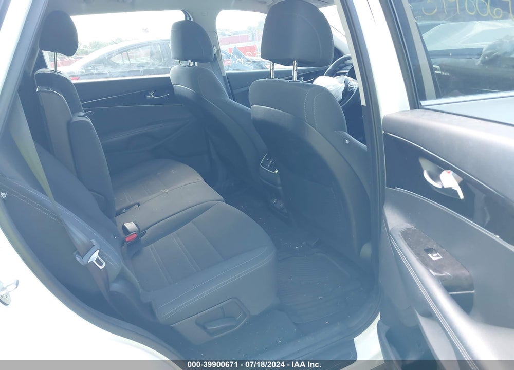 2017 KIA SORENTO 3.3L LX VIN: 5XYPGDA5XHG333842