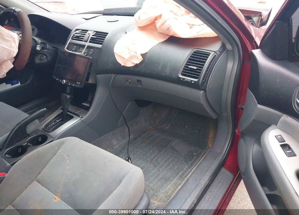 2004 HONDA ACCORD 2.4 EX VIN: 1HGCM566X4A111022