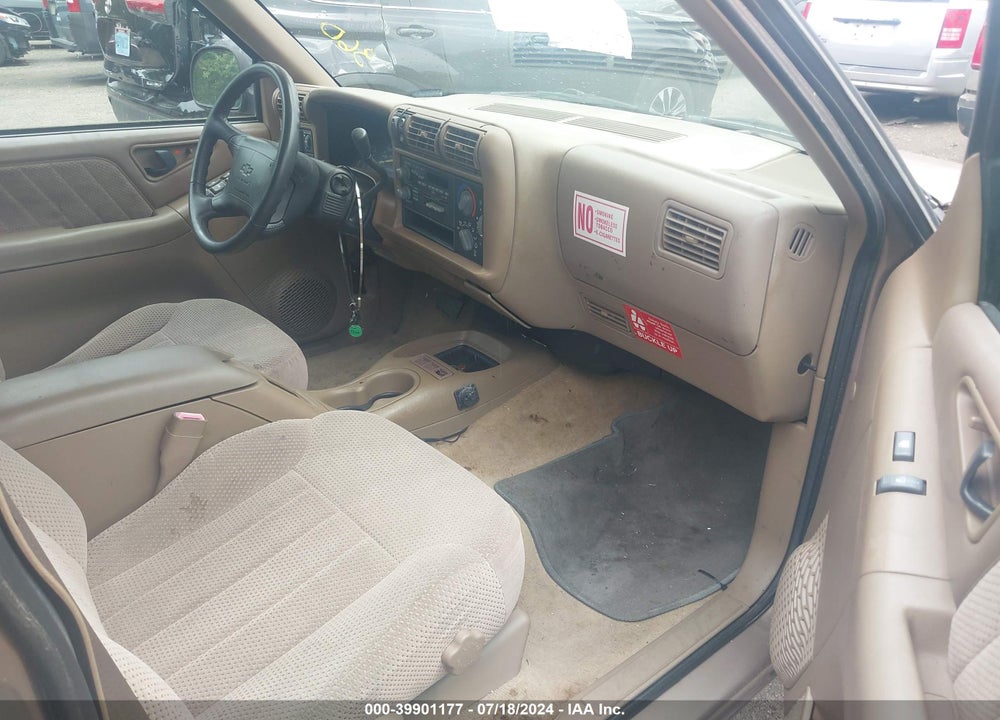 1996 CHEVROLET BLAZER VIN: 1GNDT13W9TK206478