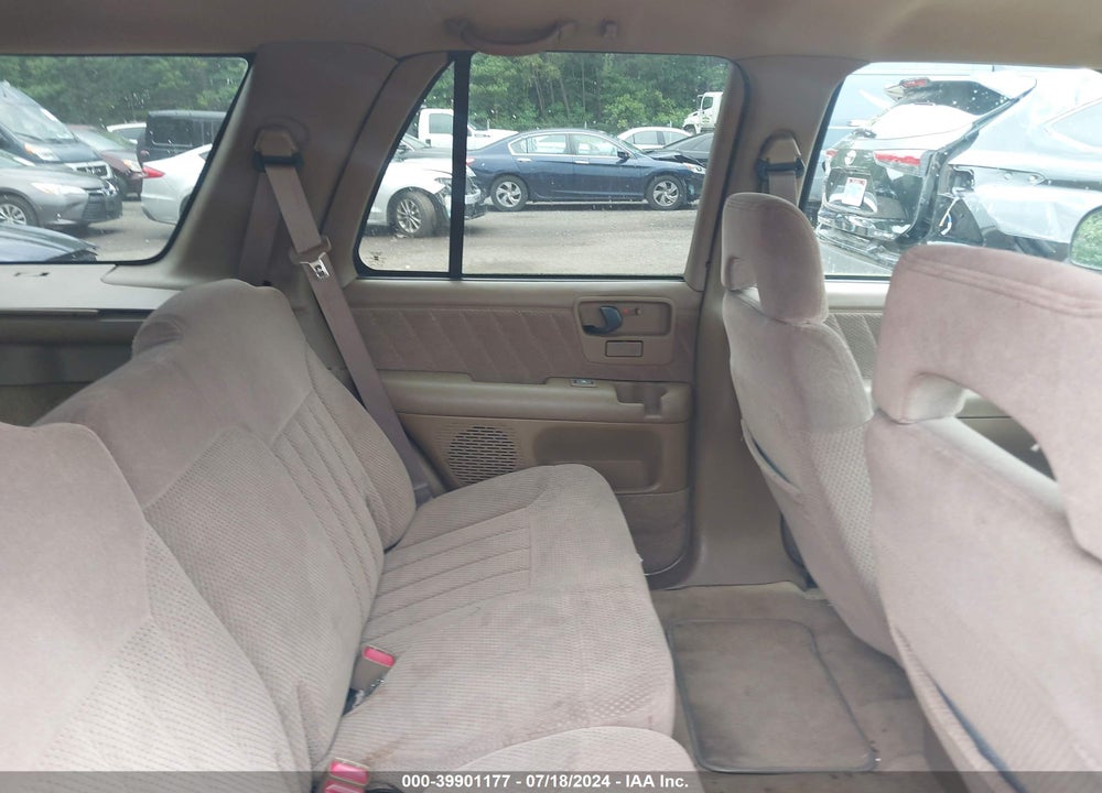 1996 CHEVROLET BLAZER VIN: 1GNDT13W9TK206478