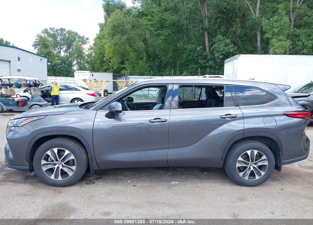 2022 TOYOTA HIGHLANDER XLE VIN: 5TDGZRBH5NS186764