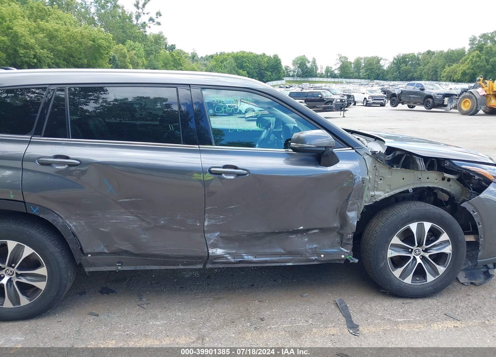2022 TOYOTA HIGHLANDER XLE VIN: 5TDGZRBH5NS186764