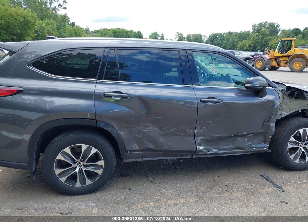 2022 TOYOTA HIGHLANDER XLE VIN: 5TDGZRBH5NS186764