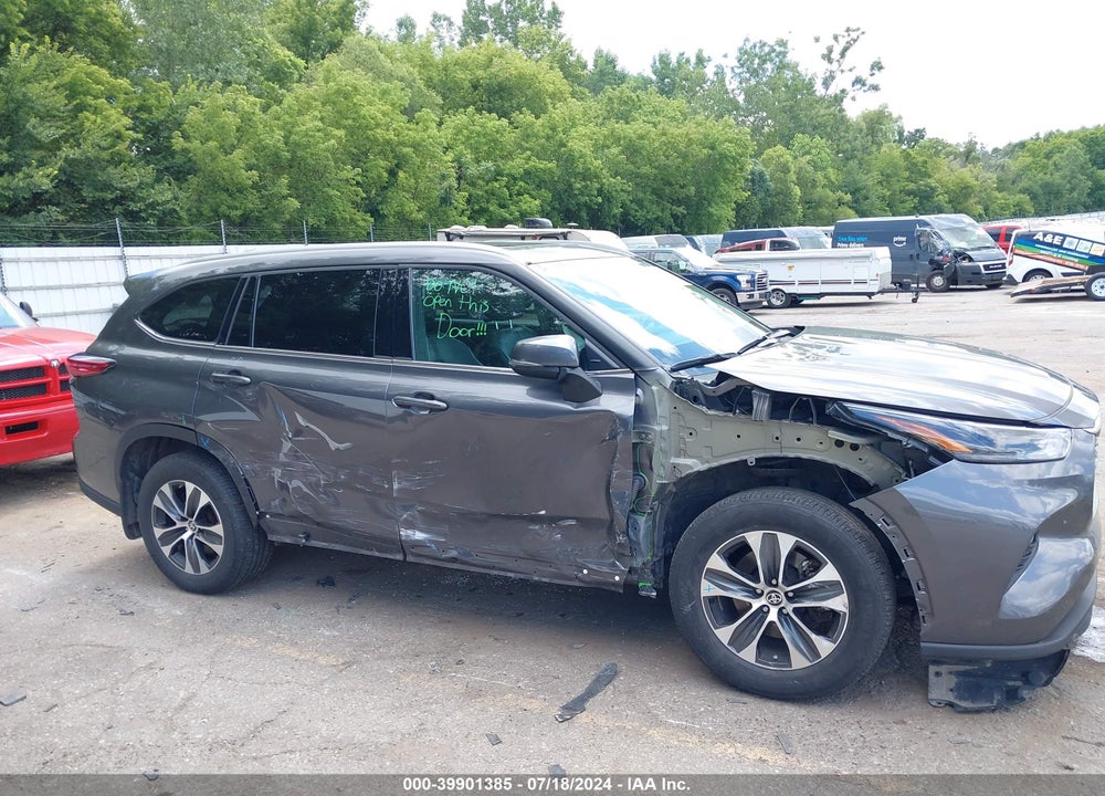 2022 TOYOTA HIGHLANDER XLE VIN: 5TDGZRBH5NS186764