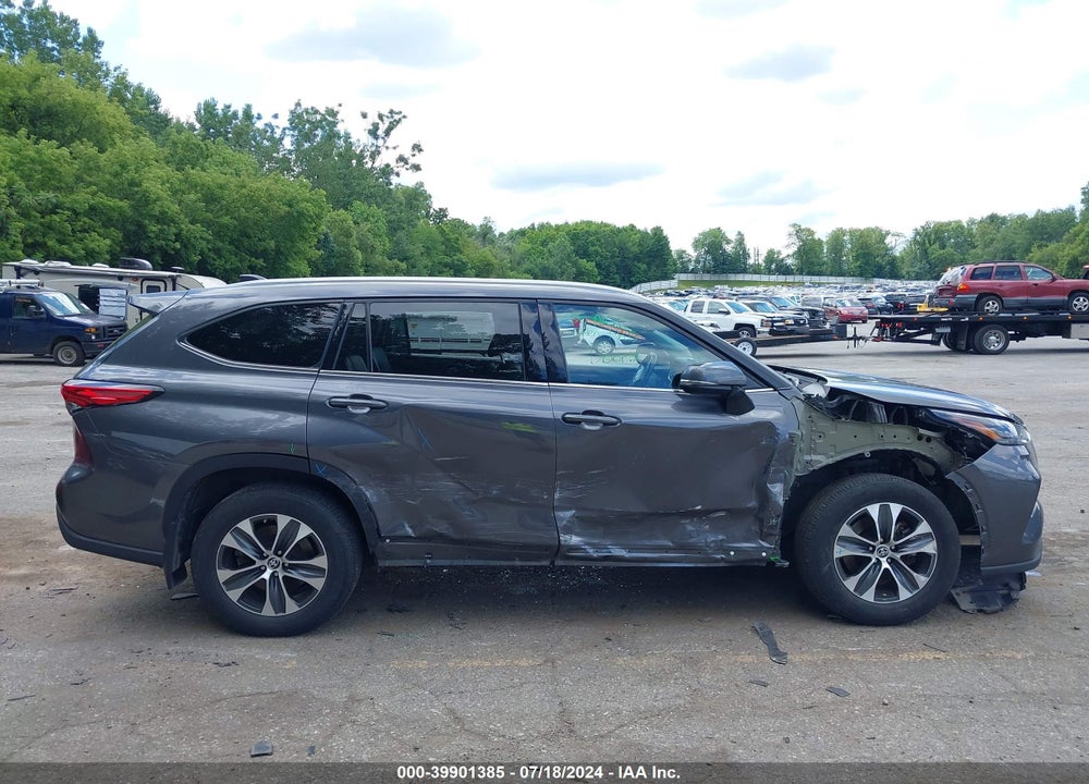2022 TOYOTA HIGHLANDER XLE VIN: 5TDGZRBH5NS186764