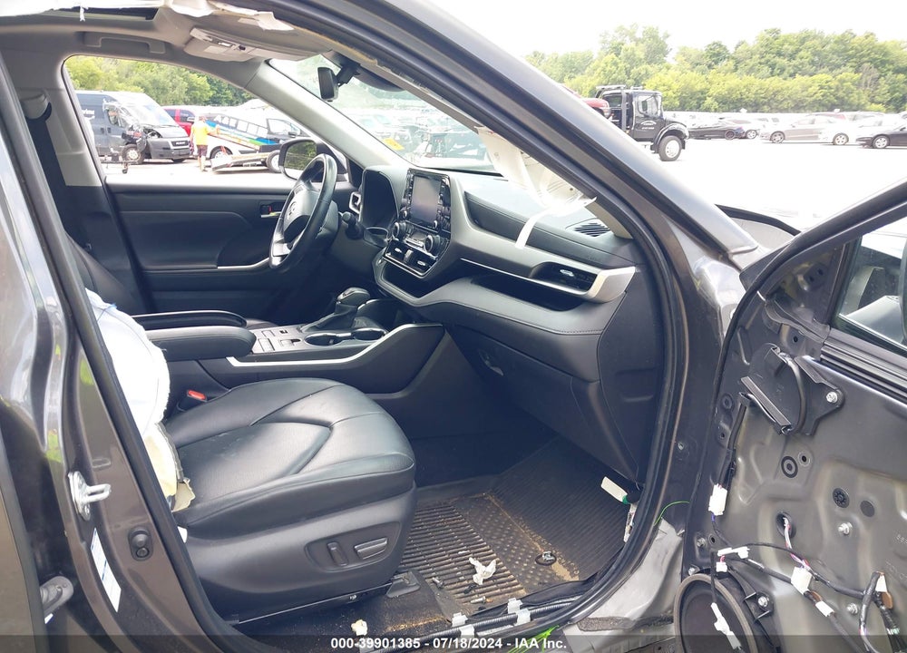 2022 TOYOTA HIGHLANDER XLE VIN: 5TDGZRBH5NS186764