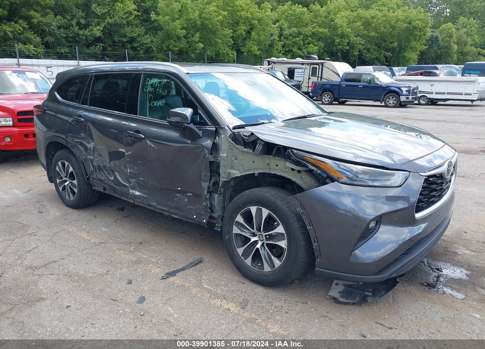 2022 TOYOTA HIGHLANDER XLE VIN: 5TDGZRBH5NS186764
