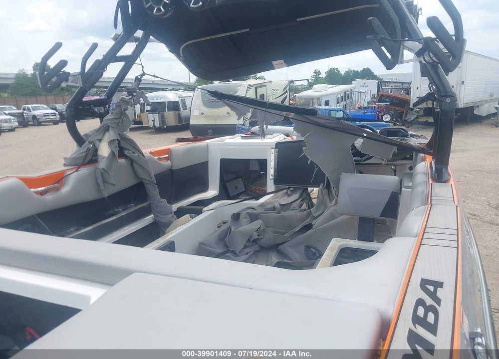 2020 MOOMBA OTHER VIN: ISMRJ152A020