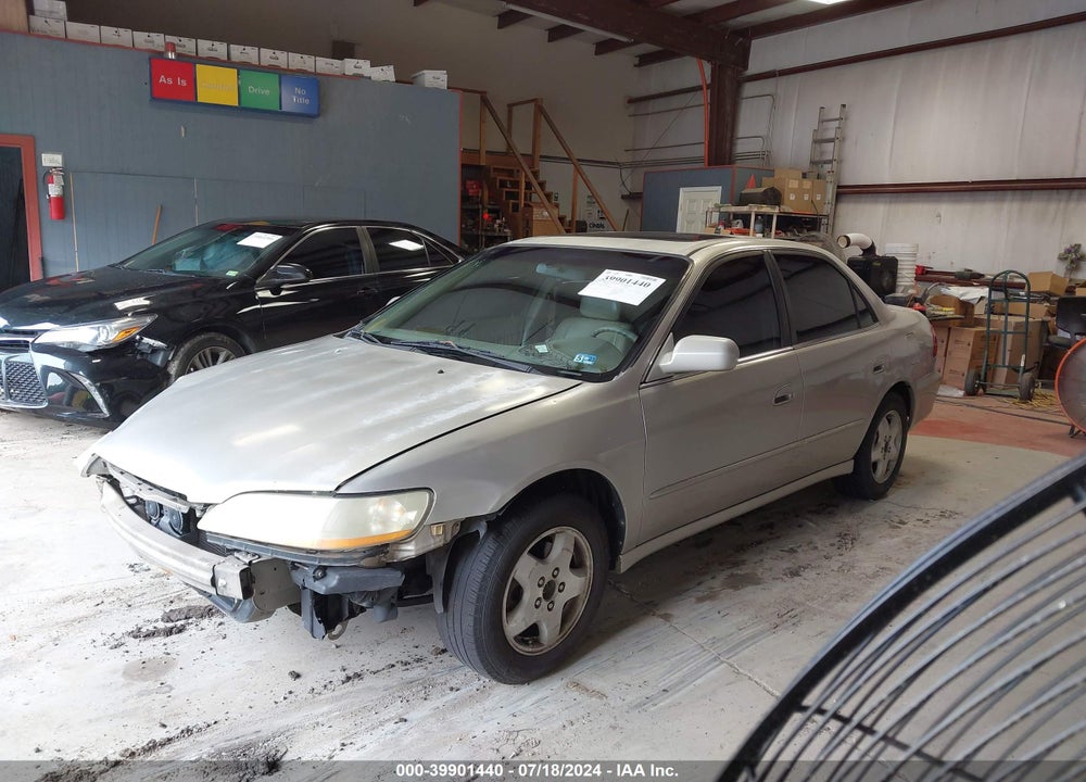 1998 HONDA ACCORD EX V6 VIN: 1HGCG1657WA001975