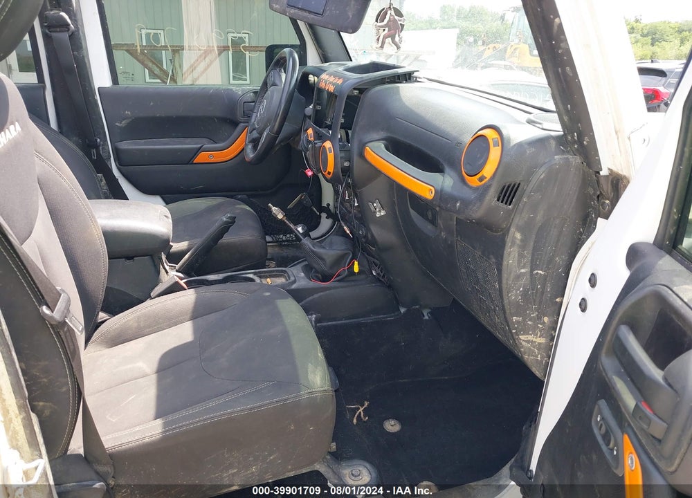 2016 JEEP WRANGLER UNLIMITED SAHARA VIN: 1C4BJWEG6GL104080