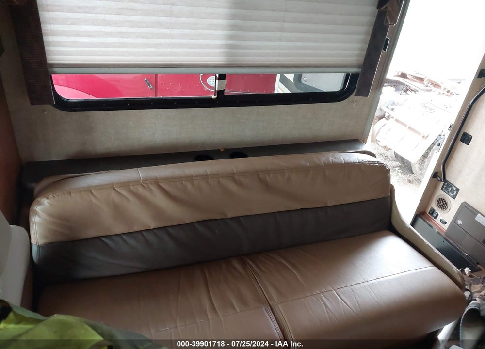 2017 WINNEBAGO 331G VIN: 1FDXE4FS8GDC48916
