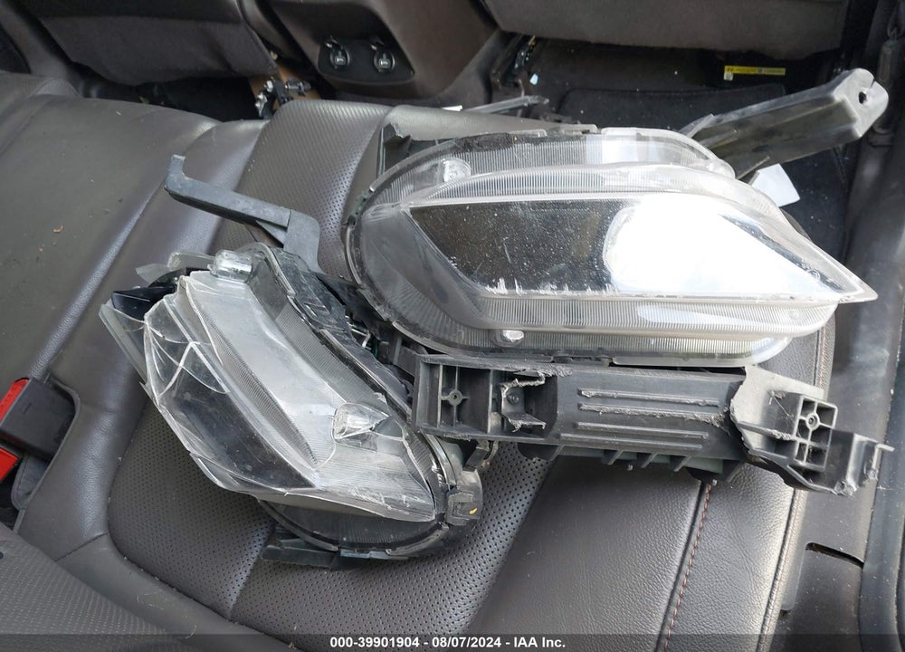 2020 HYUNDAI SANTA FE SEL VIN: 5NMS33AD6LH243433