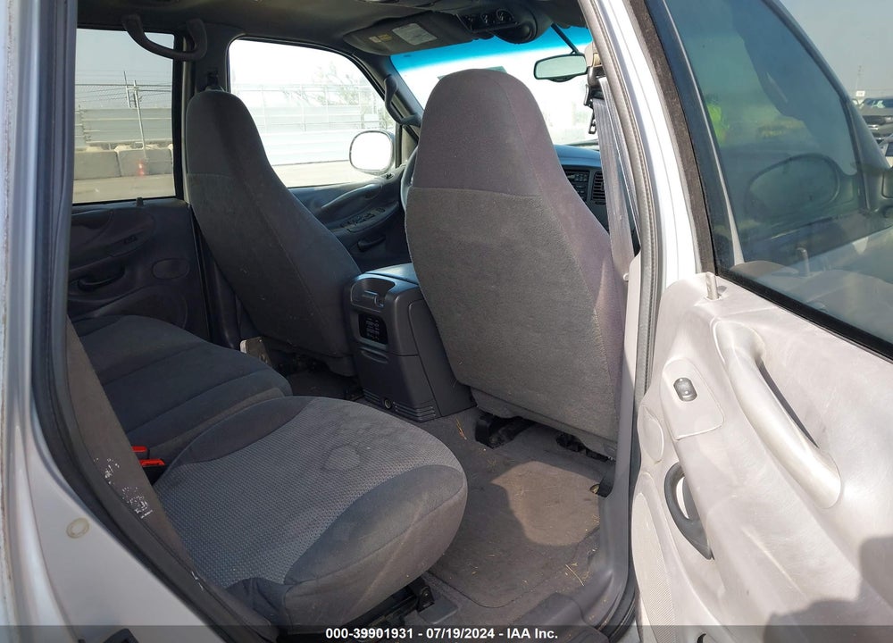 2000 FORD EXPEDITION XLT VIN: 1FMPU16L0YLB78135