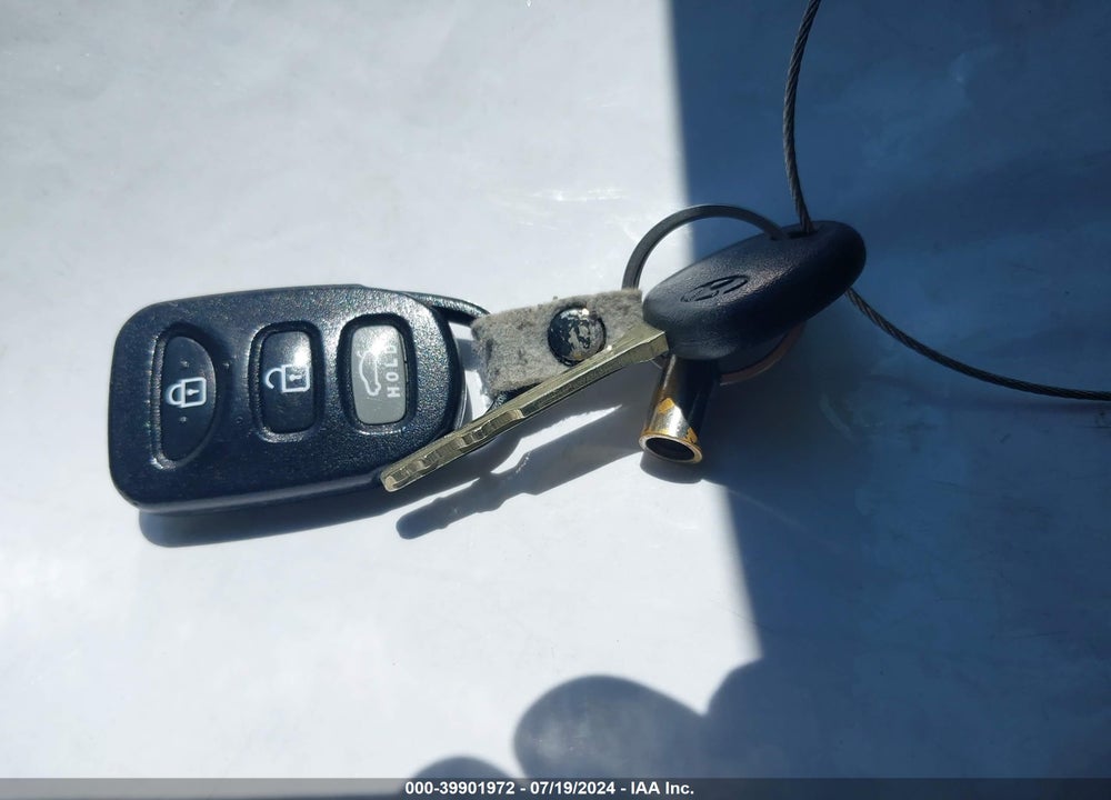 2013 HYUNDAI ELANTRA GLS VIN: 5NPDH4AE6DH271293