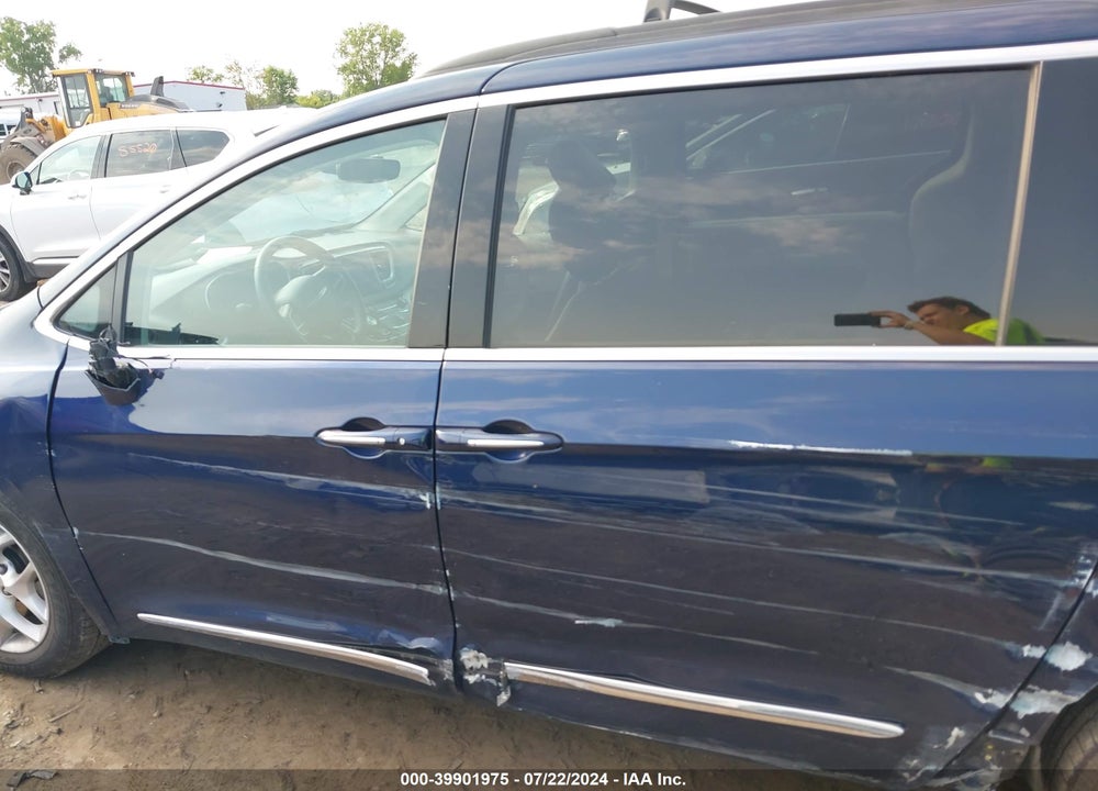 2017 CHRYSLER PACIFICA TOURING L VIN: 2C4RC1BG8HR635063