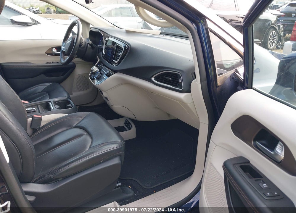 2017 CHRYSLER PACIFICA TOURING L VIN: 2C4RC1BG8HR635063