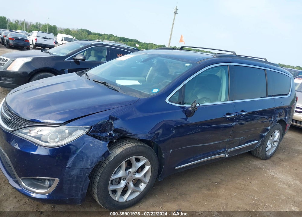 2017 CHRYSLER PACIFICA TOURING L VIN: 2C4RC1BG8HR635063