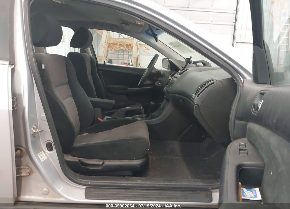 2005 HONDA ACCORD 3.0 LX VIN: 1HGCM66385A042439