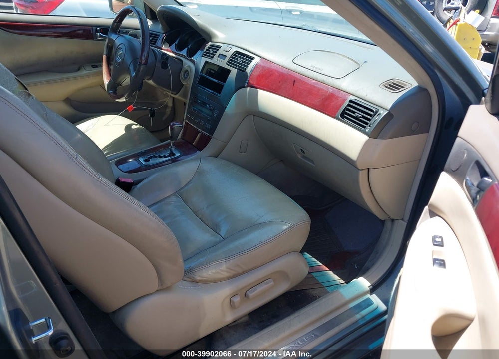 2002 LEXUS ES 300 VIN: JTHBF30G320008603