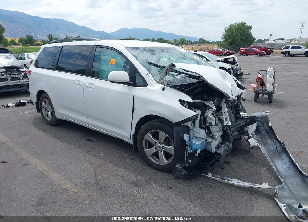 2013 TOYOTA SIENNA LE V6 8 PASSENGER VIN: 5TDKK3DC7DS392776