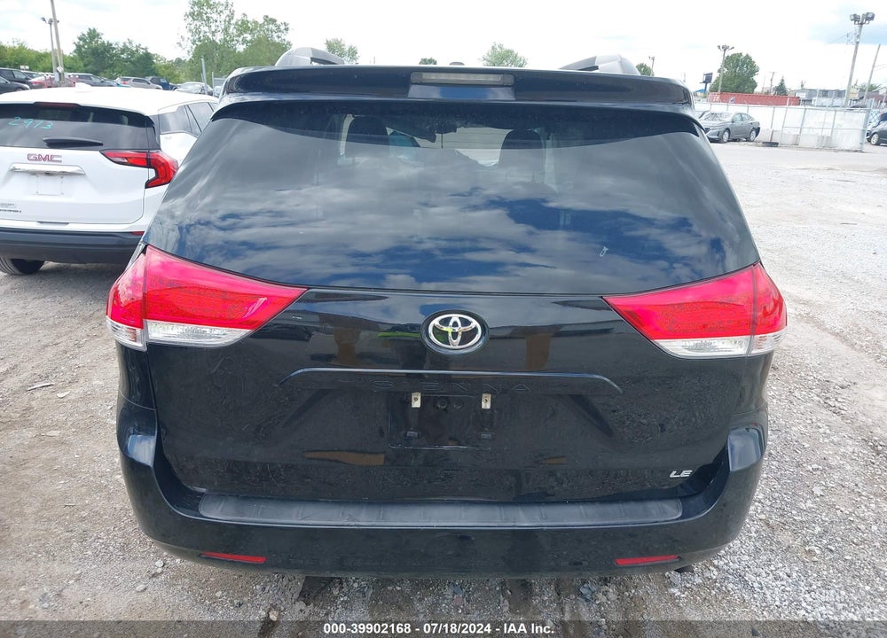 2014 TOYOTA SIENNA LE V6 8 PASSENGER VIN: 5TDKK3DC1ES521872
