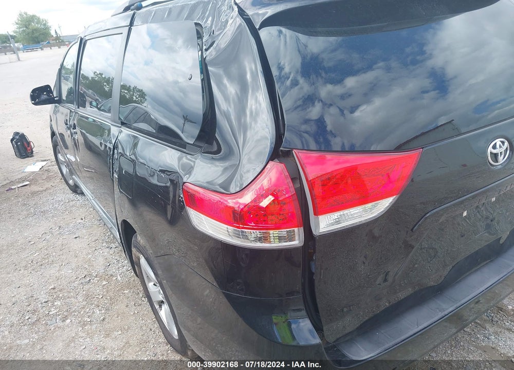 2014 TOYOTA SIENNA LE V6 8 PASSENGER VIN: 5TDKK3DC1ES521872