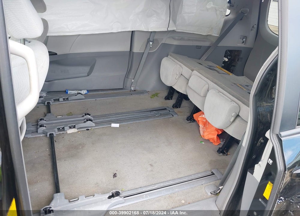 2014 TOYOTA SIENNA LE V6 8 PASSENGER VIN: 5TDKK3DC1ES521872